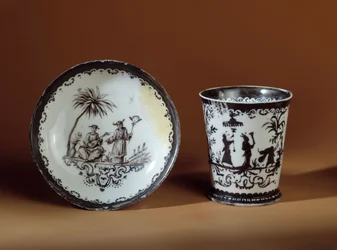 Krusformet kop og underkop Bottger (1682-1719) lavet af porcelæn Maissen, dekoreret af kinesiske butikker i Ausbourg. 1718 Paris, Dekorativ Kunst