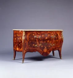 En af et par intarsia- og parketmøbler, ca. 1765 (lakeret messingmonteret kongetræ, amaranth, tulipantræ og bois satin) (se også 463022)