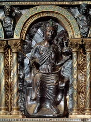 Sarkofag af Karl den Store (742-814). Repræsentation af kejser Othon IV af Brunsvig (v. 1175-1218). 1165-1215. Tyskland. Palatinerkapel i katedralen i Aachen.