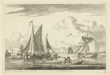 Strand og hav med forskellige både