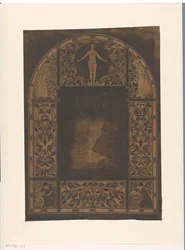 Design til en kalenderramme for 1901 med kvinder og blomster