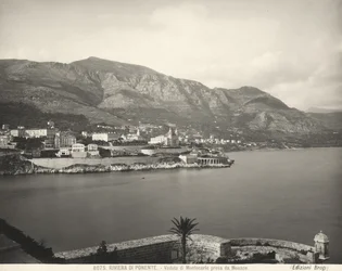 Udsigt over Montecarlo, resort med udsigt over Det Liguriske Hav. De maritime alper rejser sig i baggrunden. Billedet er taget fra Monaco