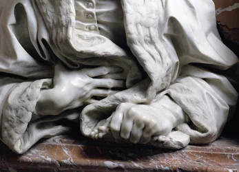 Buste af Gabrielle Fonseca, læge for pave Innocens X, detalje af hænder, der griber om kappen, fra Fonseca-kapellet, marmordetalje af 96874