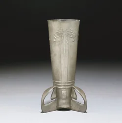 En Tudric tin vase