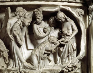 Detalje af relieffer af stolen realiseret af Giovanni Pisano (1248-1314): Detalje af relieffer af marmorprædikestolen, tilbedelsen af magi 1302-1311 Cathedrale of Pisa (Duomo di Pisa), Italien