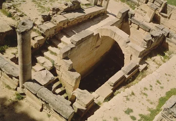Luftfoto af nymphaeum, restaureret af romerne i c.20 f.Kr