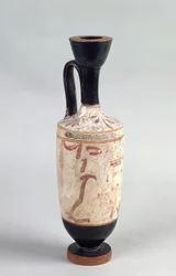 Attic white ground lekythos forestiller en ung pige, der præsenterer et begravelsesoffer, ca. 420 f.Kr. (keramik)