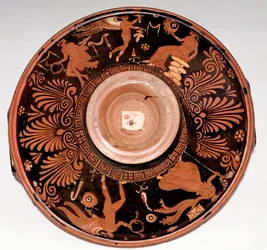 Patera med maenad og Eros (terracotta, 325-300 f.Kr.)