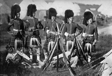 En lejrvagt fra Seaforth Highlanders ved New Forest-manøvrerne, Hampshire, 1896.