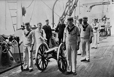 Bor med en lyspistol om bord på HMS Camperdown, 1895