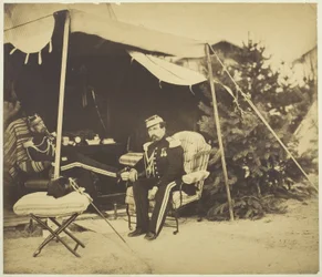Officerer siddende ved et telt, Camp de Châlons