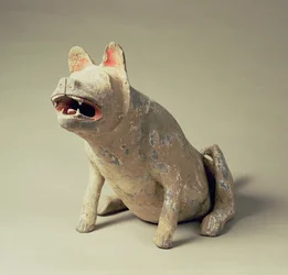 Tidlig kinesisk keramiksiddende hund, gravartefakt, Han-dynastiet, 206 BC-220 AD (keramik)