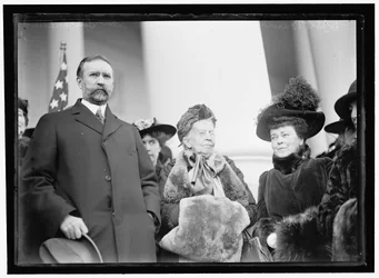 Miss Belva Ann Lockwood, med senator Southerland
