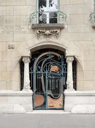 Indgangsdør til Castel Beranger, bygget mellem 1895 og 1898 i det 16. arrondissement i Paris (foto)