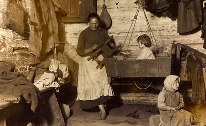 Første Verdenskrig: Ukraine i årene 1914-1916 under invasionen af den tyske hær. Familie inde i et hus