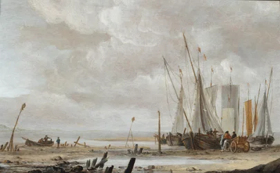 Et strandbillede med fiskerbåde, der er trukket op