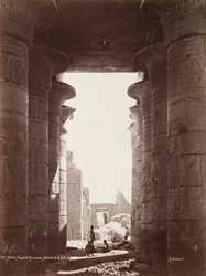 Theben, Ramesseums tempel, interiøret i Hypostyle Hall, 1870
