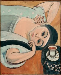 Laurette med en kop kaffe