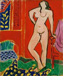 Nude i pink, rødt interiør