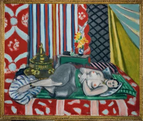 Odalisque med grå trusser