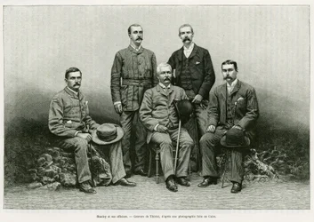 Portræt af Henry Morton Stanley (John Rowlands 1841-1904) omgiver hans officerer fra venstre: Dr. Thomas Heazle Parke (1857-93), Robert H. Nelson, William G. Stairs og Arthur J. M. Jephson. Gravering af Thiriat, til illustration af historien Dans les teneb