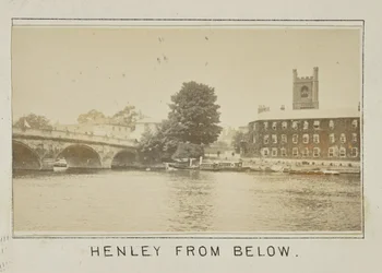 Henley fra neden