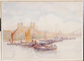 Tower of London fra Themsen med shipping i forgrunden