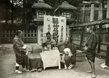En spåkone ved Inari-templet, 1910.