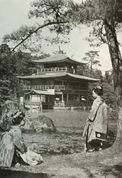 Kinkakuji Den Gyldne Pavillon, 1910.