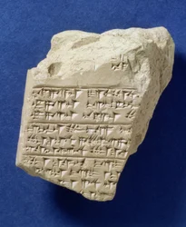 Fragment af kileskriftstekst fra Boghazkoy, hettitisk, ca. 1300-tallet f.Kr. (ler)