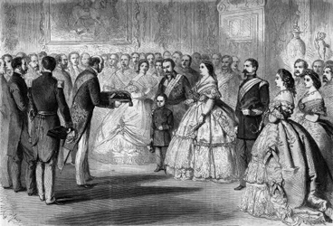 Dronning Isabella II af Spanien (Isabella af Bourbon) (1830-1904) modtog Æreslegionens store snor i sin søns, prinsen af Asturiens navn. Til stede er: Napoleon III (1808-1873) og Prince Imperial (1856-1879)