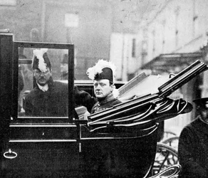 Gehejmerådet, Winston Churchill forlader paladset. En nations bekymring, 1910.