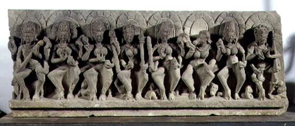Overligger, der forestiller Siva og de syv modergudinder, Gurjara-Pratihara-dynastiet, Allahabad (sten)