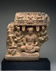 Maitreya (grå skifer med lyserød sandsten)