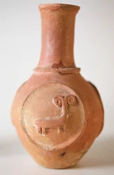 Potte med et relief af en vædder, fra Siyah-kuh, Iran, AD 700 (ler)