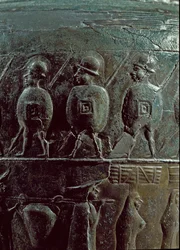 Forhistorisk kunst: detaljer om krigere. Situla, bronzepyxid 500 f.Kr. (jernalder) fra Necropolis of Certosa. Størrelse 32 cm Bologna, Civic Archaeological Museum