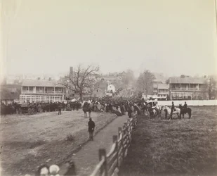 Procession af tropper og civile på vej til indvielse af soldaters national..., 19. november 1863