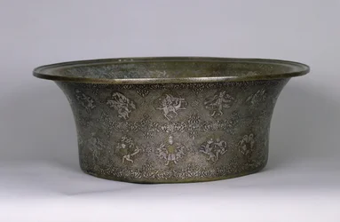 Bassin med navnet Sultan Al-Malik Al-Adil (1143-1218) Ayyubid Periode, 1238-40 (sølv og kobber)
