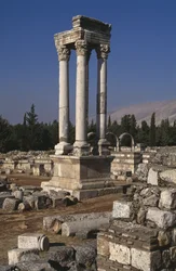 Tetrapylon, Umayyad-periode (661-750)