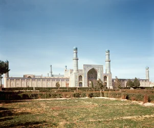 Masjid-i Jami eller fredagsmoskeen, grundlagt i 1200, genopbygget i 1498
