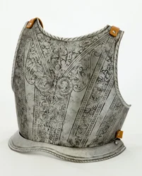 Bagplade til et barns rustning fra Mediciens arsenal, ca. 1575 med senere ændringer (ætset jern med restaureret læder)