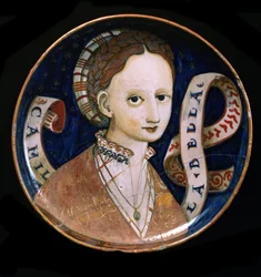 Kop dekoreret med kvindeansigt (Camilla bella). Det er en majolikaplade, som mænd tilbød de kvinder, de elskede (coppa amatoria) 1530-1537 Diam. 21 cm Eremitagemuseet Sankt Petersborg