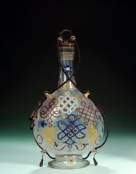 Italiensk kunst: glasflaske med polykrome dekorationer. Lavet i Italien. Paris fra det 16. århundrede, Louvre-museet