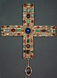 Lombardkunst: Berengarios gyldne kors og sten (Berenger) (850-924) Konge af Italien og kejser af Det Hellige Rige. 9. århundrede Monza, Museum of the Cathedrale - Lombard kunst: guld og ædelsten korset af Berengario (Berenger) (850-924), konge af Italien
