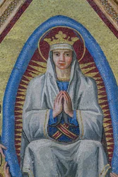 Madonna i mandorla, detalje fra Marias himmelfart til herlighed, mosaik, gavl af central indgang, facade af Orvieto katedral, Umbrien, Italien
