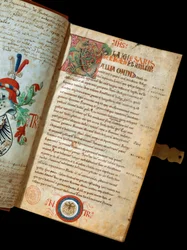 Manuskript "" De Bello Gallico, kommentarer til gallernes krig"" af Jules Cesar (Giulio Cesare eller Caius Julius Caesar) (100-44 f.Kr.) (fr. 541) Blazon af humanisten Niccolo Tranchedini, ejer af manuskriptet. Biblioteca Riccardiana Napoli fra det 14. årh
