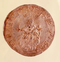 Sølvmønt fra Republikken Genova (gener) med repræsentation af jomfru Maria med Jesus barn. 1670. Diam. 5,8 cm Napoli, museo archeologico