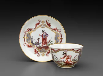 Teskål og underkop, ca. 1755 (blødt porcelæn)