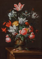 Tulipaner og andre blomster i en bemalet barokvase af stentøj på en trækant, ca. 1630-60 (olie på lærred)
