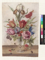 Venetiansk glasbæger indeholdende tulipaner, roser, anemoner, ensian, fritillary, iris varigat, lilium chalcedonicum maybug, maj-flue, liljekonval og primula